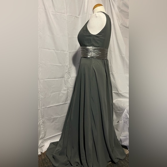 AW. Bridal Dress - Picture 2 of 5